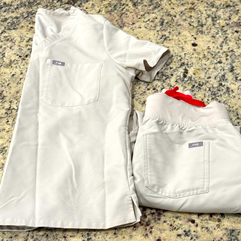 Figs scrub set. Lightly used, stone color